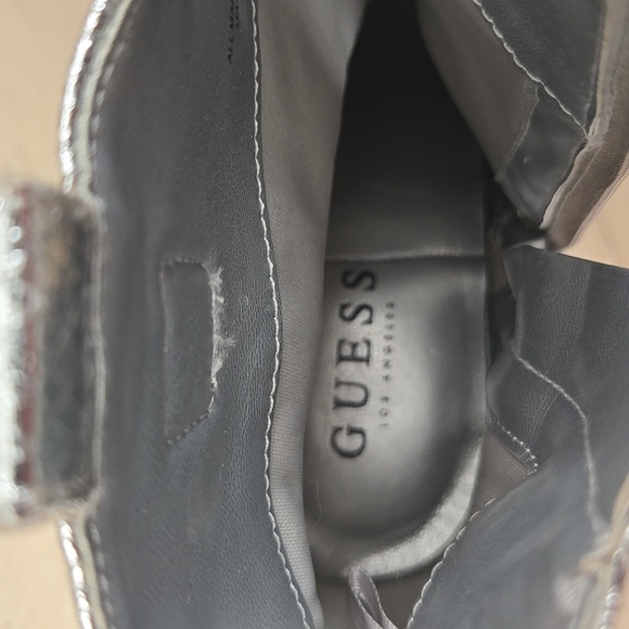 Guess Silver Metallic Embossed Snakeskin Pointed Toe Ankle Boots, Size 9.5 - Picture 5 of 5